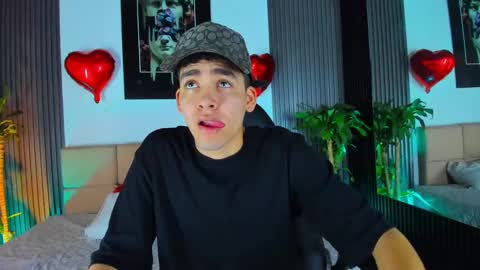 Snapshot of mike_0233 chatting on 02/19/25, 04:34 Mike 0233 online show from 02/19/25, 04:34