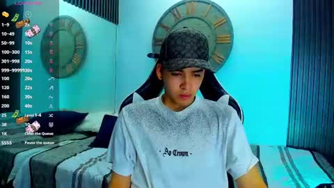 Snapshot of mike_0233 chatting on 02/20/25, 04:07 Mike 0233 online show from 02/20/25, 04:07