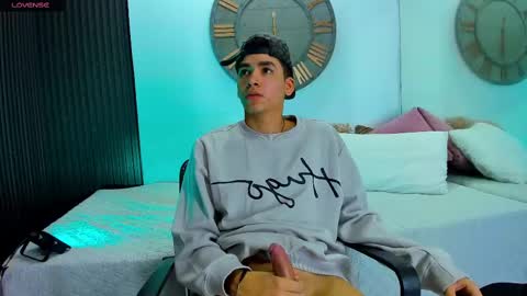 Snapshot of mike_0233 chatting on 02/21/25, 05:24 Mike 0233 online show from 02/21/25, 05:24