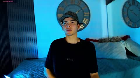 Snapshot of mike_0233 chatting on 02/22/25, 05:44 Mike 0233 online show from 02/22/25, 05:44