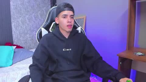 Snapshot of mike_0233 chatting on 03/06/25, 03:57 Mike 0233 online show from 03/06/25, 03:57