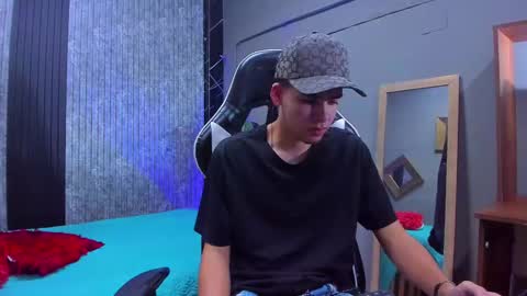 Snapshot of mike_0233 chatting on 03/08/25, 04:12 Mike 0233 online show from 03/08/25, 04:12