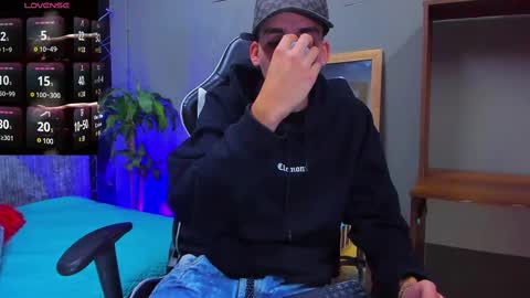 Snapshot of mike_0233 chatting on 03/09/25, 04:27 Mike 0233 online show from 03/09/25, 04:27