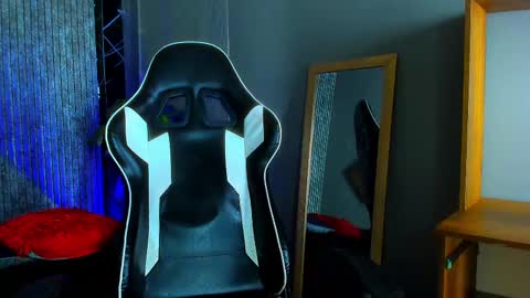 Snapshot of mike_0233 chatting on 03/11/25, 07:15 Mike 0233 online show from 03/11/25, 07:15