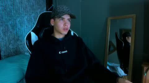 Snapshot of mike_0233 chatting on 03/12/25, 04:08 Mike 0233 online show from 03/12/25, 04:08