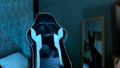 Snapshot of mike_0233 chatting on 03/12/25, 07:13 Mike 0233 online show from 03/12/25, 07:13