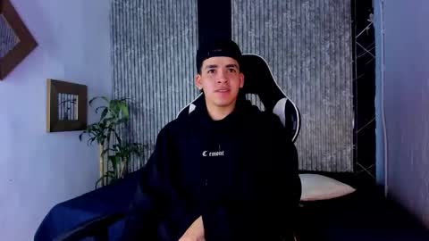 Snapshot of mike_0233 chatting on 09/09/25, 04:45 Mike 0233 online show from 09/09/25, 04:45