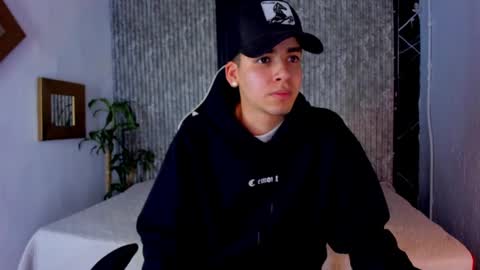 Snapshot of mike_0233 chatting on 09/11/25, 04:12 Mike 0233 online show from 09/11/25, 04:12