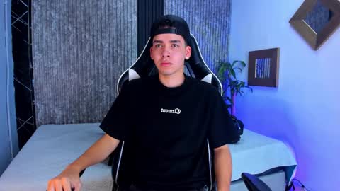 Snapshot of mike_0233 chatting on 09/17/25, 04:47 Mike 0233 online show from 09/17/25, 04:47