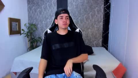 Snapshot of mike_0233 chatting on 09/24/25, 02:48 Mike 0233 online show from 09/24/25, 02:48