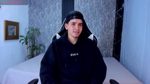 Snapshot of mike_0233 chatting on 09/27/25, 04:17 Mike 0233 online show from 09/27/25, 04:17