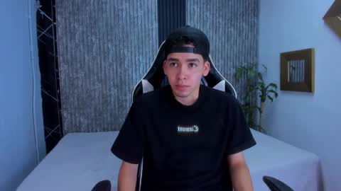 Snapshot of mike_0233 chatting on 10/07/25, 04:53 Mike 0233 online show from 10/07/25, 04:53