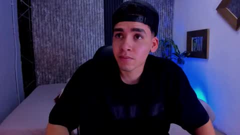 Snapshot of mike_0233 chatting on 10/11/25, 04:22 Mike 0233 online show from 10/11/25, 04:22