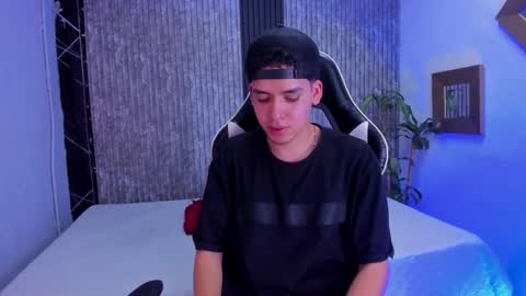 Snapshot of mike_0233 chatting on 10/15/25, 05:18 Mike 0233 online show from 10/15/25, 05:18