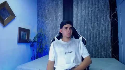 Snapshot of mike_0233 chatting on 10/16/25, 04:46 Mike 0233 online show from 10/16/25, 04:46