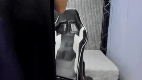 Snapshot of mike_0233 chatting on 11/07/25, 04:12 Mike 0233 online show from 11/07/25, 04:12