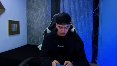 Mike 0233 online show from 12/17/25, 04:07