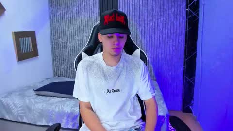 Mike 0233 online show from 12/19/25, 04:41