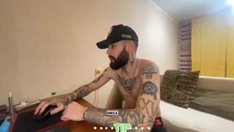 Snapshot of mike_and_anna_ chatting on 11/18/25, 01:44 Mike and anna online show from 11/18/25, 01:44