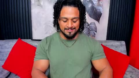 Snapshot of mike_estevess chatting on 04/30/26, 02:51 online show from 04/30/26, 02:51