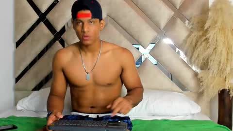 Snapshot of mike_pearl chatting on 10/14/25, 12:17 mike_pearl online show from 10/14/25, 12:17