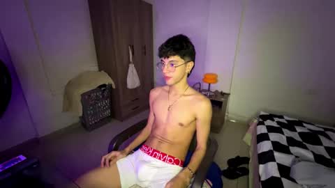 Snapshot of mike_pineapple chatting on 10/14/25, 04:46 Mike Pineapple online show from 10/14/25, 04:46