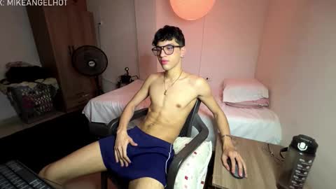 Mike Pineapple online show from 01/10/26, 03:52