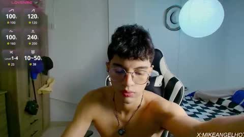 Snapshot of mike_pineapple chatting on 03/29/26, 03:39 Mike Pineapple online show from 03/29/26, 03:39