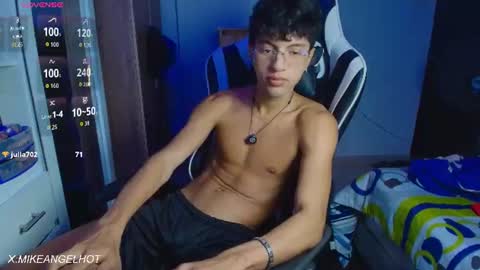Snapshot of mike_pineapple chatting on 06/25/26, 05:12 Mike Pineapple online show from 06/25/26, 05:12
