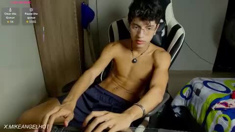 Snapshot of mike_pineapple chatting on 07/02/26, 03:45 Mike Pineapple online show from 07/02/26, 03:45