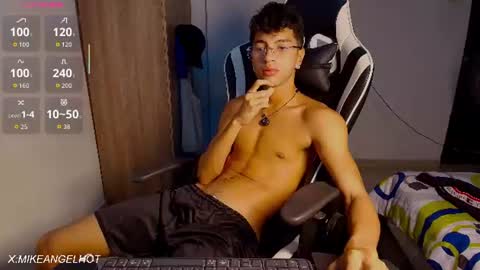 Snapshot of mike_pineapple chatting on 07/09/26, 03:54 Mike Pineapple online show from 07/09/26, 03:54