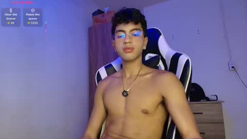 Snapshot of mike_pineapple chatting on 07/13/26, 03:42 Mike Pineapple online show from 07/13/26, 03:42