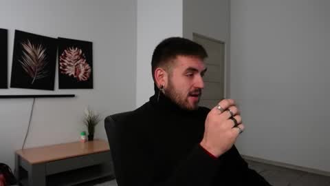 Snapshot of mike_platano chatting on 09/10/25, 05:51 MIKE PLATANO online show from 09/10/25, 05:51