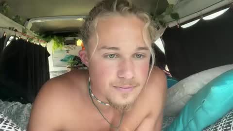 Snapshot of mike_sunn chatting on 10/10/25, 02:32 Mike online show from 10/10/25, 02:32