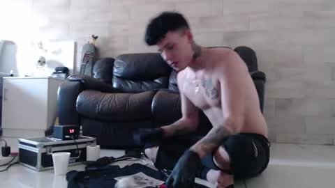 Snapshot of mikeandjax chatting on 09/11/25, 01:33 Hot Buns online show from 09/11/25, 01:33