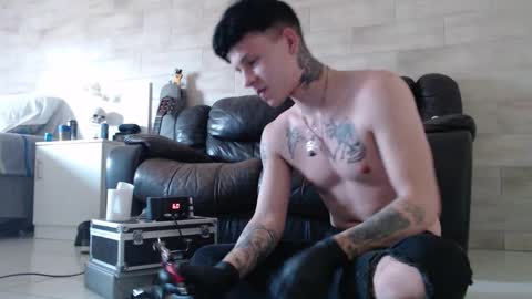 Snapshot of mikeandjax chatting on 09/12/25, 01:55 Hot Buns online show from 09/12/25, 01:55