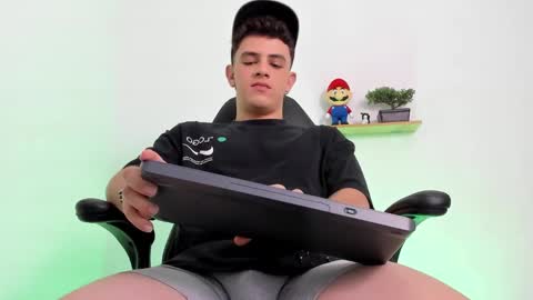 Snapshot of mikecooper_ chatting on 10/25/25, 07:16 Mike Cooper online show from 10/25/25, 07:16