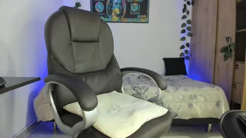 Snapshot of mikee_scooth chatting on 02/17/25, 08:19 mikee_scooth online show from 02/17/25, 08:19