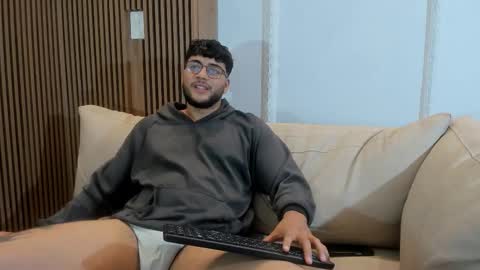 Snapshot of mikefox__ chatting on 03/07/26, 04:20 Mikeee online show from 03/07/26, 04:20