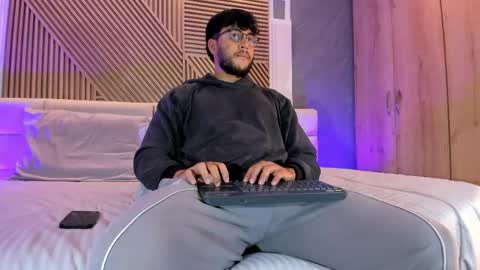 Snapshot of mikefox__ chatting on 04/19/26, 11:09 Mikeee online show from 04/19/26, 11:09