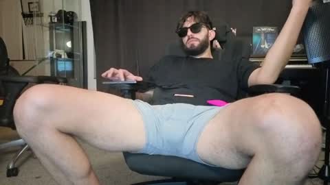 Snapshot of mikehawk1589 chatting on 04/13/26, 08:31 mikehawk1589 online show from 04/13/26, 08:31