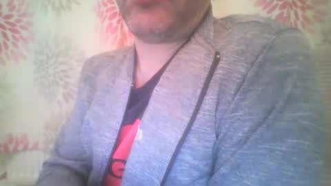 Snapshot of mikehockishuge9 chatting on 12/15/25, 12:26 mikehockishuge9 online show from 12/15/25, 12:26