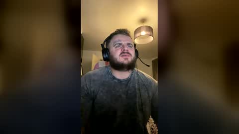 Snapshot of mikehole25 chatting on 02/18/26, 06:04 mikehole25 online show from 02/18/26, 06:04