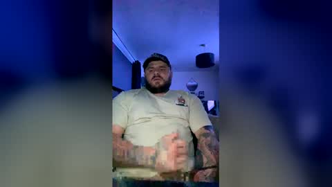 Snapshot of mikehole25 chatting on 03/31/26, 04:02 mikehole25 online show from 03/31/26, 04:02