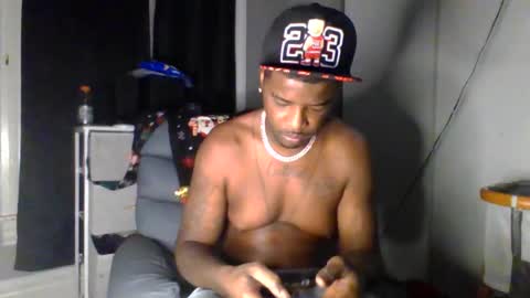 Snapshot of mikejones1415 chatting on 12/22/25, 01:57 mike jones online show from 12/22/25, 01:57