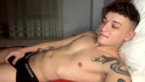 Snapshot of mikelaur chatting on 12/14/24, 06:20 MikeLaur online show from 12/14/24, 06:20