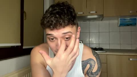 Snapshot of mikelaur chatting on 12/16/24, 07:54 MikeLaur online show from 12/16/24, 07:54