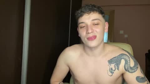 Snapshot of mikelaur chatting on 02/26/25, 08:11 MikeLaur online show from 02/26/25, 08:11