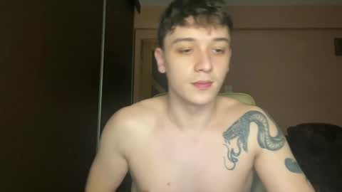 Snapshot of mikelaur chatting on 03/12/25, 08:10 MikeLaur online show from 03/12/25, 08:10