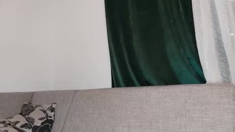 Snapshot of mikelaur chatting on 09/18/25, 09:28 MikeLaur online show from 09/18/25, 09:28